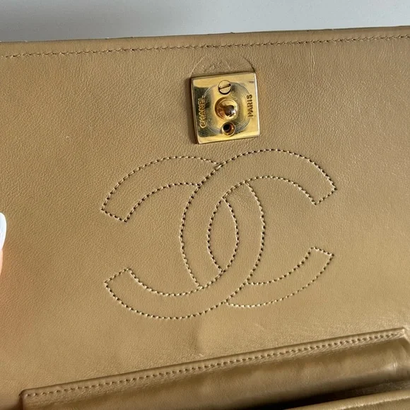 *SOLD** Chanel Vintage Nude Full Flap w/ 24kt Gold Plated Hardware - Picture 7 of 15